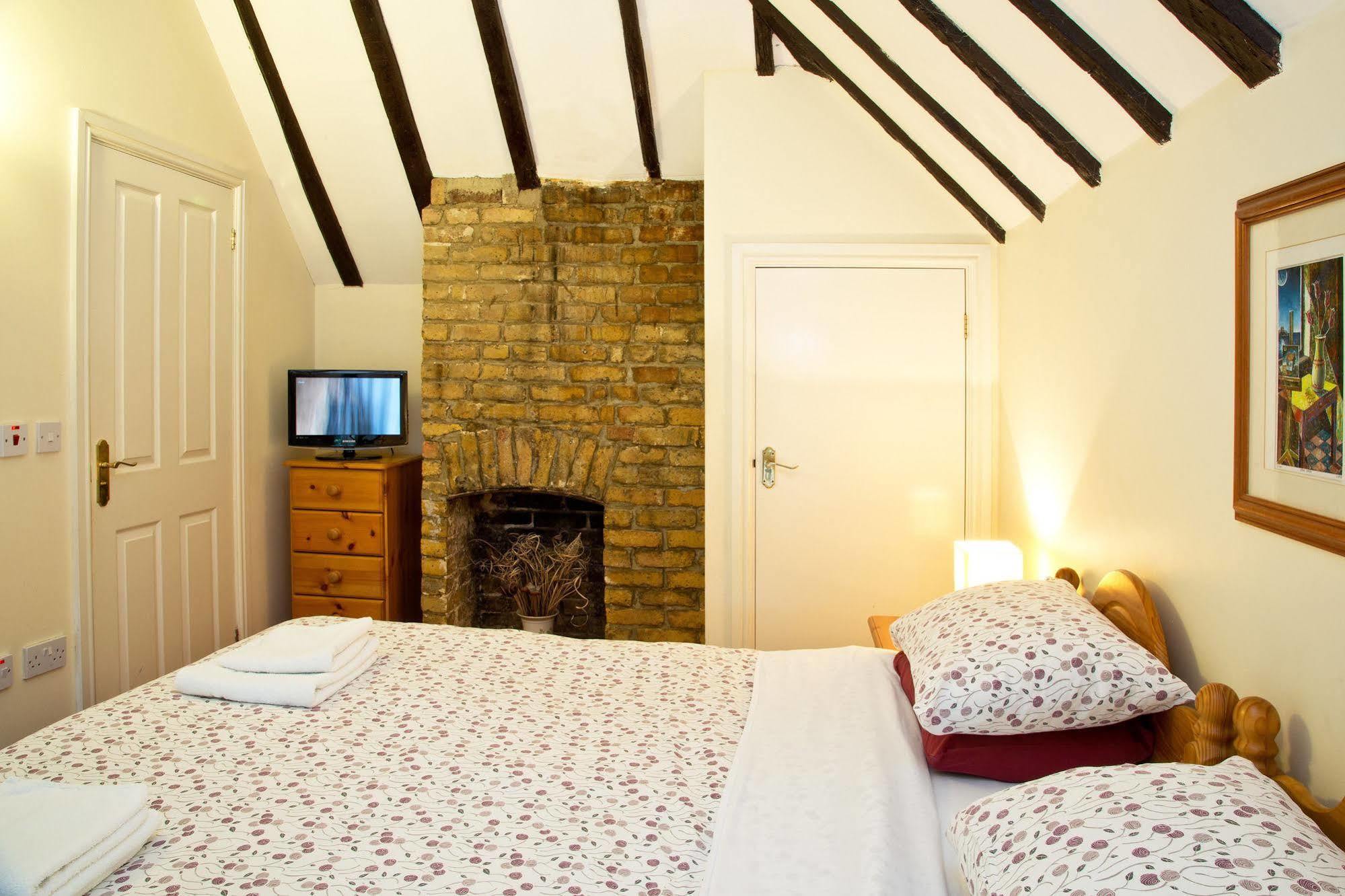 Detling Coachhouse Bed & Breakfast Maidstone Exterior photo